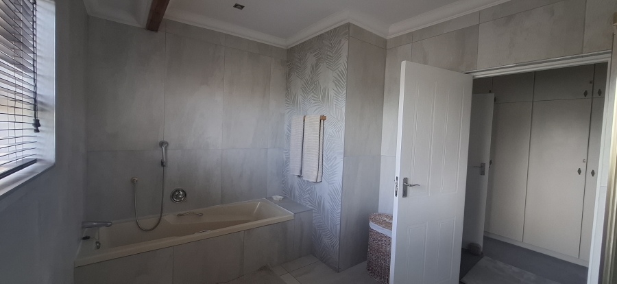 4 Bedroom Property for Sale in Blue Horizon Bay Eastern Cape